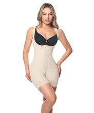 Cargar imagen en el visor de la galería, Short Bodysuit with Central Hooks and sleeves ( Ref. O-013 )