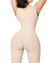 Cargar imagen en el visor de la galería, C-029 Beige Trusa Lycra Rodilla Broche Central
