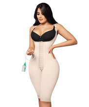 Cargar imagen en el visor de la galería, C-029 Beige Trusa Lycra Rodilla Broche Central

